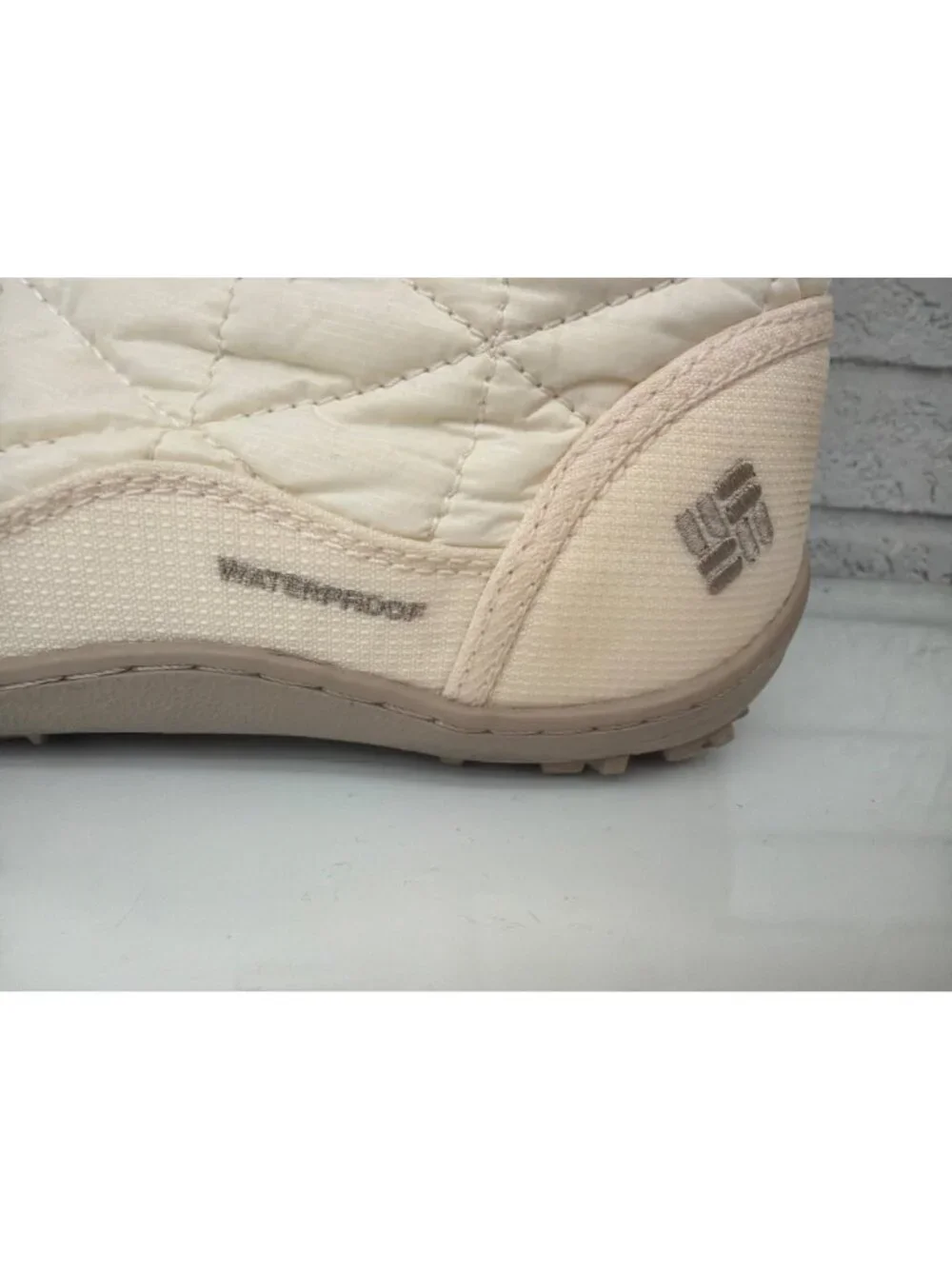 Columbia 200 Grams Women's Minx Mid-Winter Snow Boots Size 8